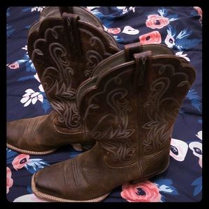 Square toe Ariat embroidered boots